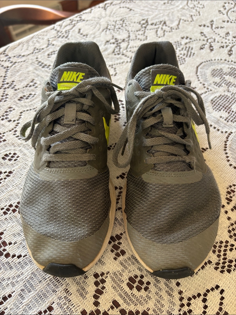 Nike Men's Gray Athletic Sneakers with Neon Yellow Swoosh size 6YW